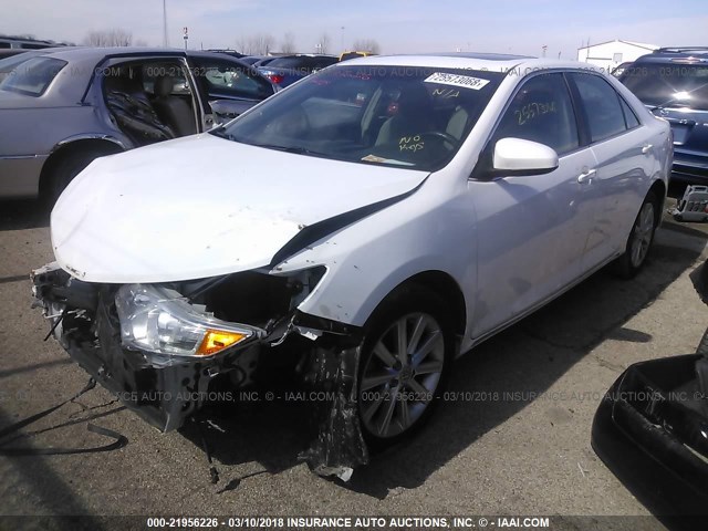 4T4BF1FK6CR251707 - 2012 TOYOTA CAMRY SE/LE/XLE WHITE photo 2