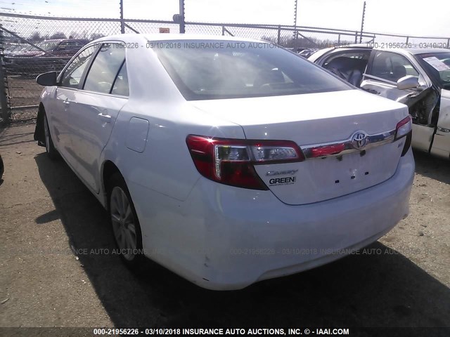 4T4BF1FK6CR251707 - 2012 TOYOTA CAMRY SE/LE/XLE WHITE photo 3