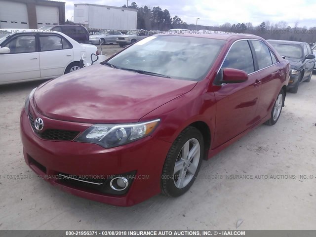 4T1BF1FK2DU661304 - 2013 TOYOTA CAMRY L/SE/LE/XLE RED photo 2
