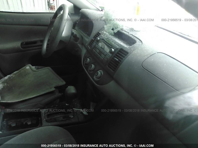 4T1BE32K55U592727 - 2005 TOYOTA CAMRY LE/XLE/SE ვერცხლისფერი ფოტო 5