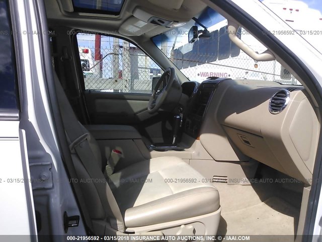 1FMEU74E88UB36174 - 2008 FORD EXPLORER EDDIE BAUER WHITE photo 5