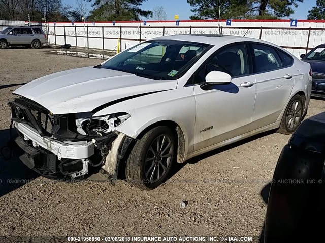 3FA6P0LU8HR195951 - 2017 FORD FUSION SE HYBRID WHITE photo 2