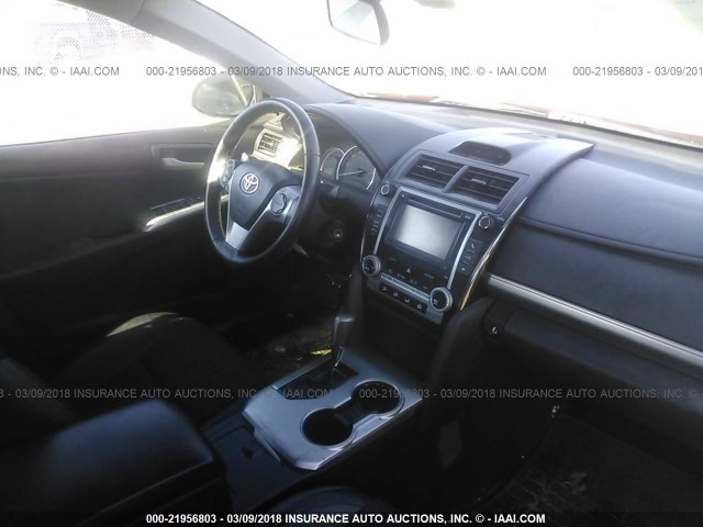 4T1BF1FK0CU622791 - 2012 TOYOTA CAMRY SE/LE/XLE Красный фото 5