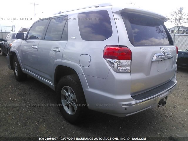 JTEBU5JR3D5145870 - 2013 TOYOTA 4RUNNER SR5/LIMITED/TRAIL SILVER photo 3