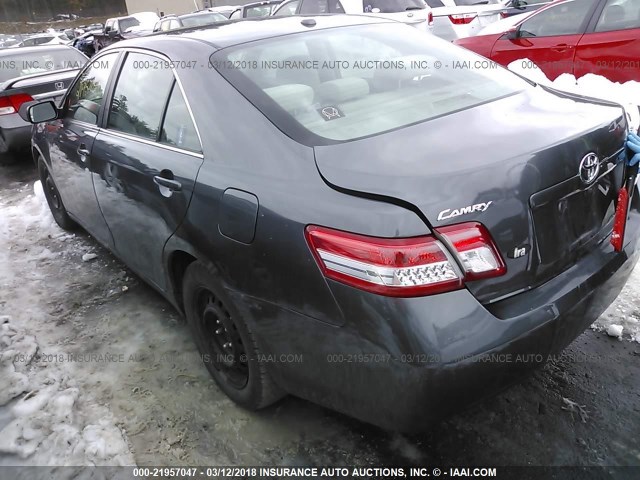 4T1BF3EK5BU598709 - 2011 TOYOTA CAMRY SE/LE/XLE ნაცრისფერი ფოტო 3