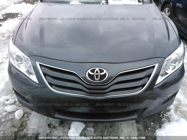 4T1BF3EK5BU598709 - 2011 TOYOTA CAMRY SE/LE/XLE ნაცრისფერი ფოტო 6