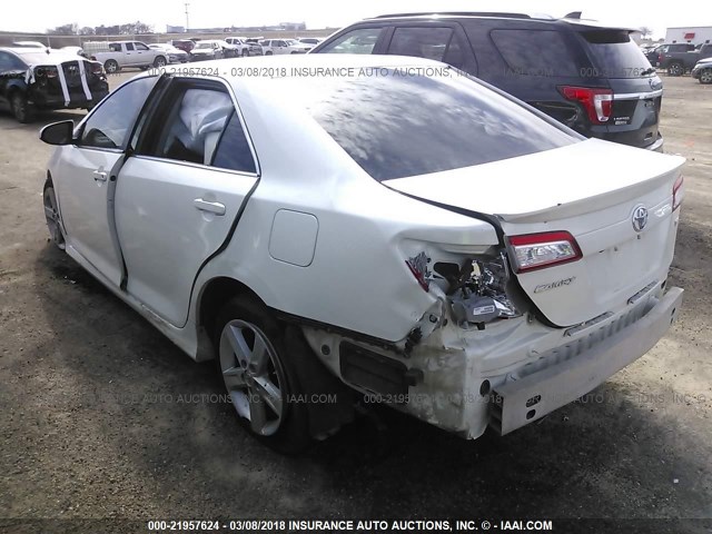 4T1BF1FK9EU441529 - 2014 TOYOTA CAMRY L/SE/LE/XLE 白色 照片 3