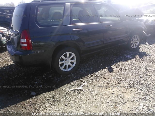 JF1SG65645H723451 - 2005 SUBARU FORESTER 2.5XS შავი ფოტო 4