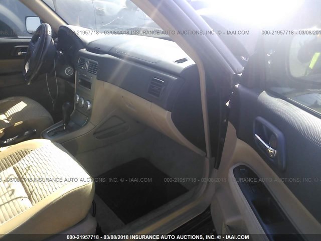 JF1SG65645H723451 - 2005 SUBARU FORESTER 2.5XS შავი ფოტო 5