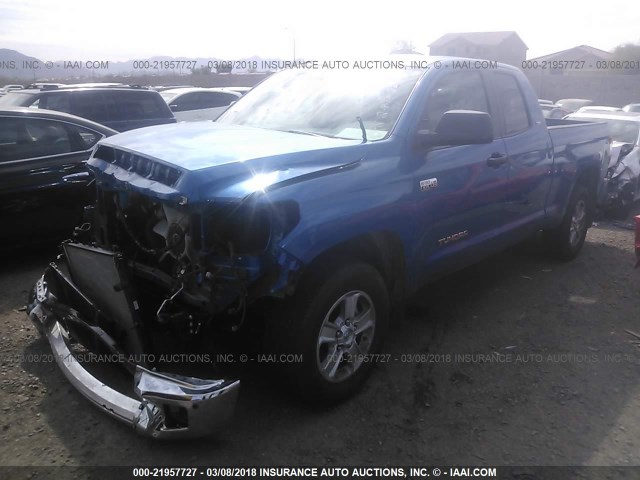 5TFRW5F10HX228599 - 2017 TOYOTA TUNDRA DOUBLE CAB SR/SR5 Dark Blue photo 2