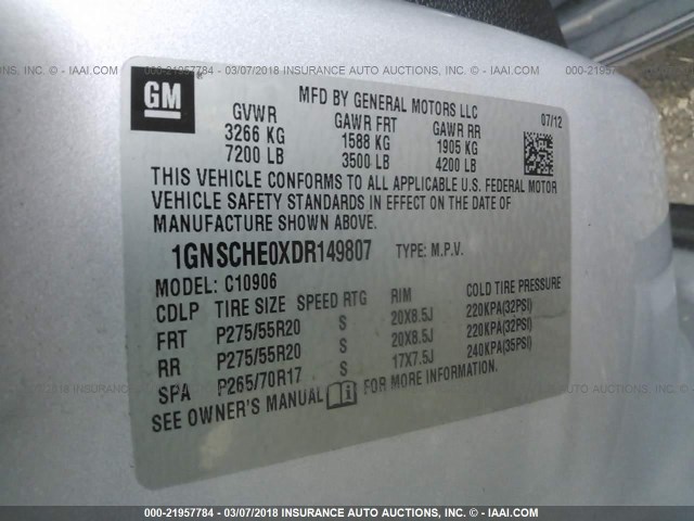 1GNSCHE0XDR149807 - 2013 CHEVROLET SUBURBAN C1500  LS SILVER photo 9