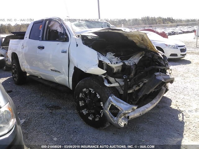 5TFUW5F14FX469119 - 2015 TOYOTA TUNDRA DOUBLE CAB SR/SR5 WHITE photo 1