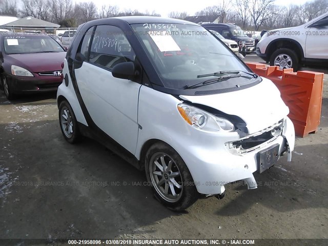 WMEEJ31X49K309098 - 2009 SMART FORTWO PURE/PASSION WHITE photo 1