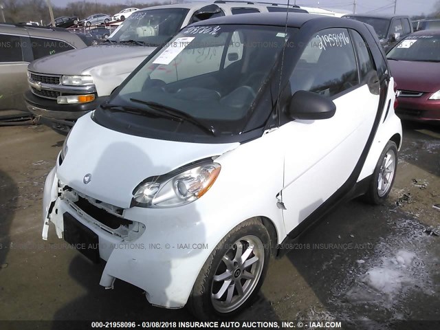 WMEEJ31X49K309098 - 2009 SMART FORTWO PURE/PASSION WHITE photo 2