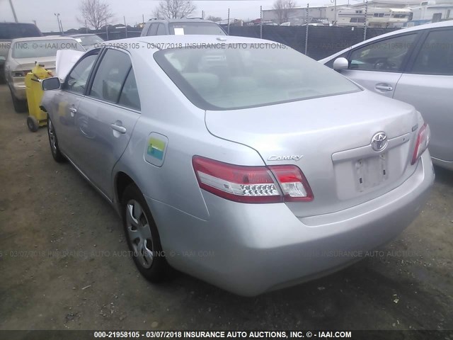 4T4BF3EK6AR060489 - 2010 TOYOTA CAMRY SE/LE/XLE SILVER photo 3