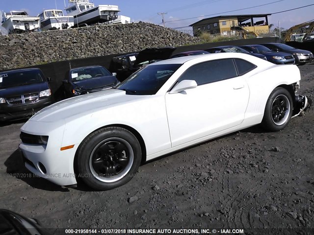 2G1FA1E39D9238689 - 2013 CHEVROLET CAMARO LS WHITE photo 2