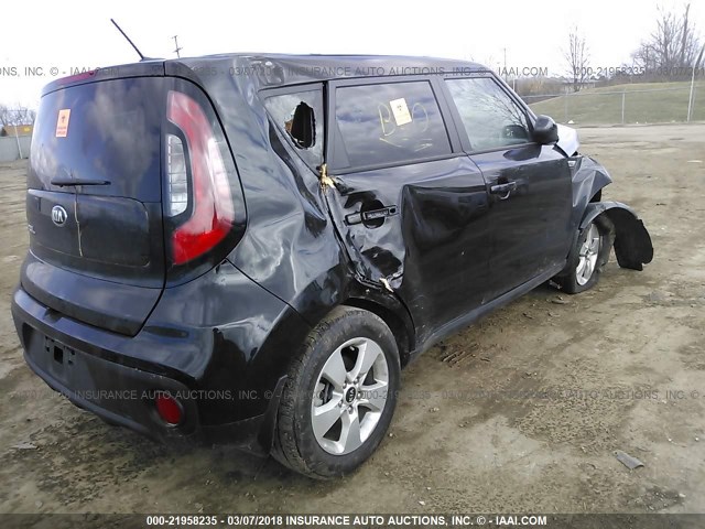 KNDJN2A23J7540940 - 2018 KIA SOUL BLACK photo 4