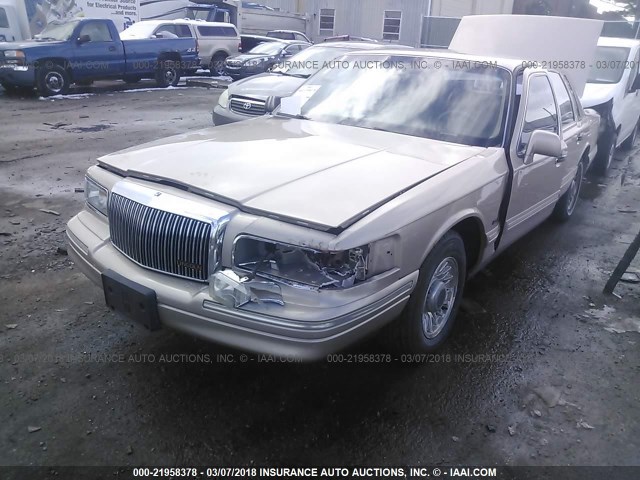 1LNLM81W2VY705793 - 1997 LINCOLN TOWN CAR EXECUTIVE Золотой фото 2