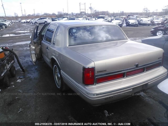 1LNLM81W2VY705793 - 1997 LINCOLN TOWN CAR EXECUTIVE Золотой фото 3