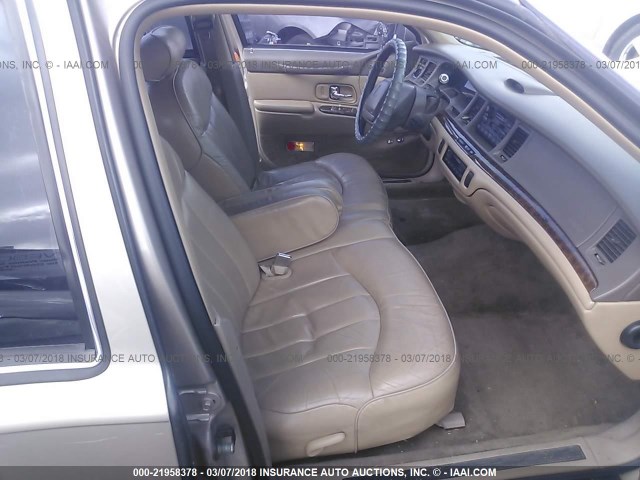 1LNLM81W2VY705793 - 1997 LINCOLN TOWN CAR EXECUTIVE Золотой фото 5