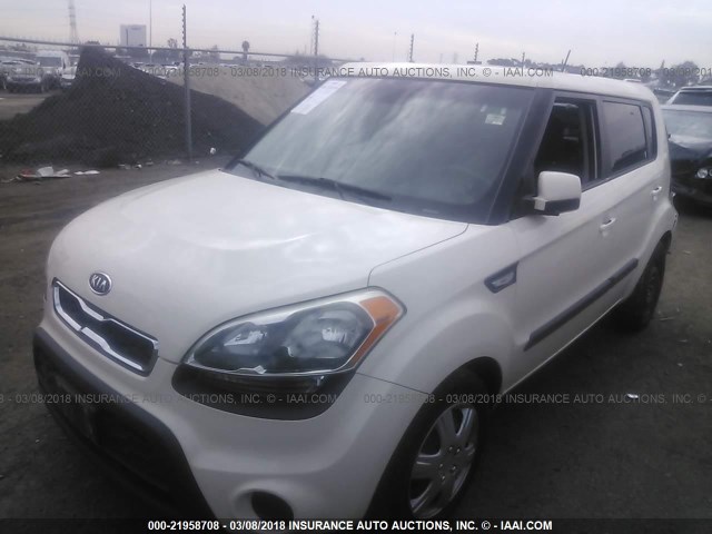 KNDJT2A59C7450744 - 2012 KIA SOUL CREAM photo 2