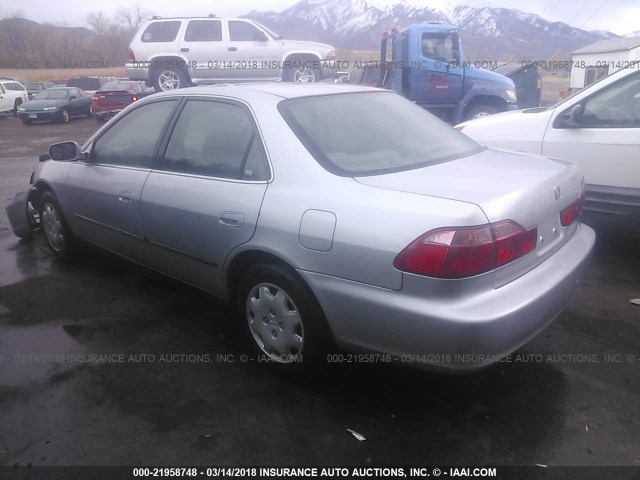 JHMCG5645YC027963 - 2000 HONDA ACCORD LX SILVER photo 3