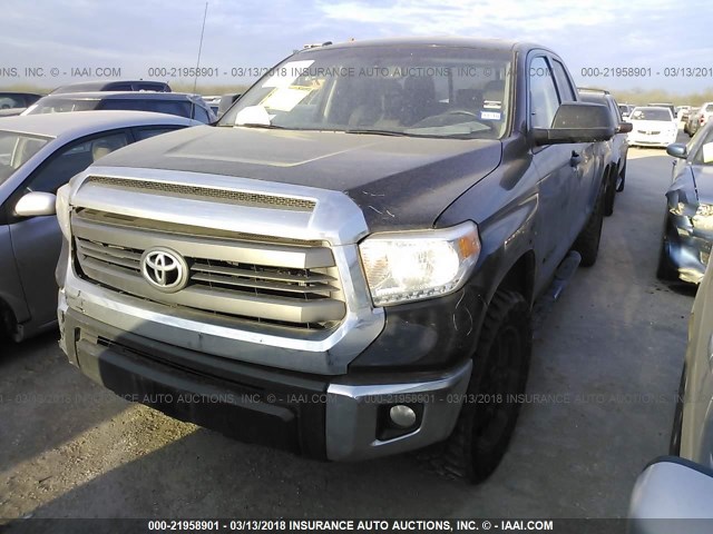 5TFRM5F14EX075999 - 2014 TOYOTA TUNDRA DOUBLE CAB SR/SR5 BLACK photo 2