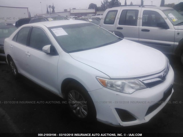 4T1BF1FK2DU231059 - 2013 TOYOTA CAMRY L/SE/LE/XLE 白色 照片 1