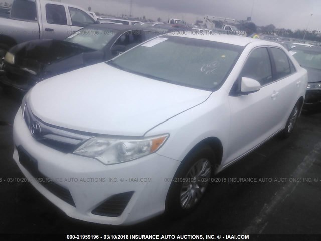 4T1BF1FK2DU231059 - 2013 TOYOTA CAMRY L/SE/LE/XLE 白色 照片 2