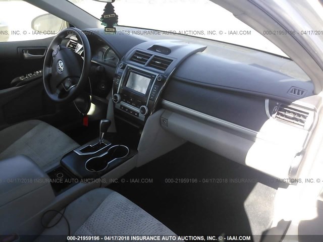 4T1BF1FK2DU231059 - 2013 TOYOTA CAMRY L/SE/LE/XLE 白色 照片 5
