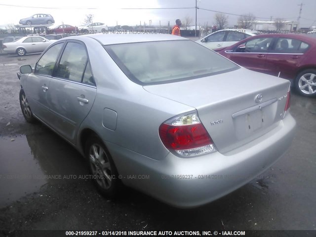 4T1BF30K46U626674 - 2006 TOYOTA CAMRY LE/XLE/SE ვერცხლისფერი ფოტო 3