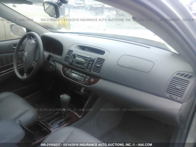 4T1BF30K46U626674 - 2006 TOYOTA CAMRY LE/XLE/SE ვერცხლისფერი ფოტო 5