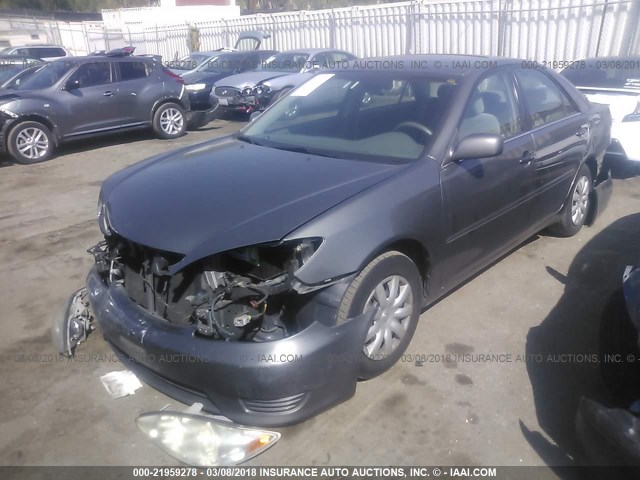 4T1BE30K96U648933 - 2006 TOYOTA CAMRY LE/XLE/SE GRAY photo 2