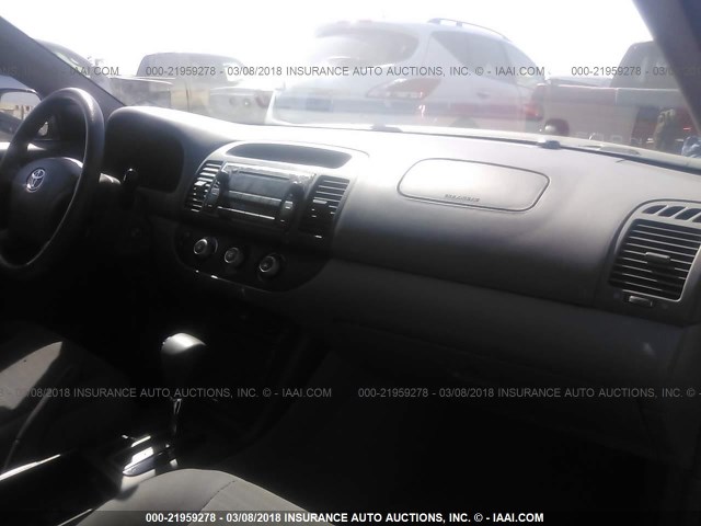 4T1BE30K96U648933 - 2006 TOYOTA CAMRY LE/XLE/SE ნაცრისფერი ფოტო 5