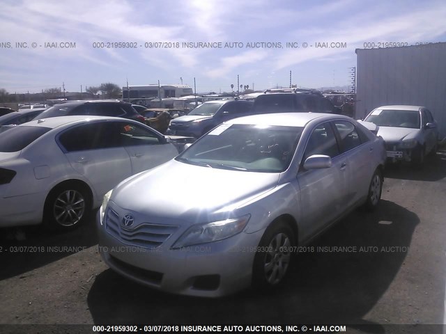 4T1BF3EK3BU727319 - 2011 TOYOTA CAMRY SE/LE/XLE SILVER photo 2