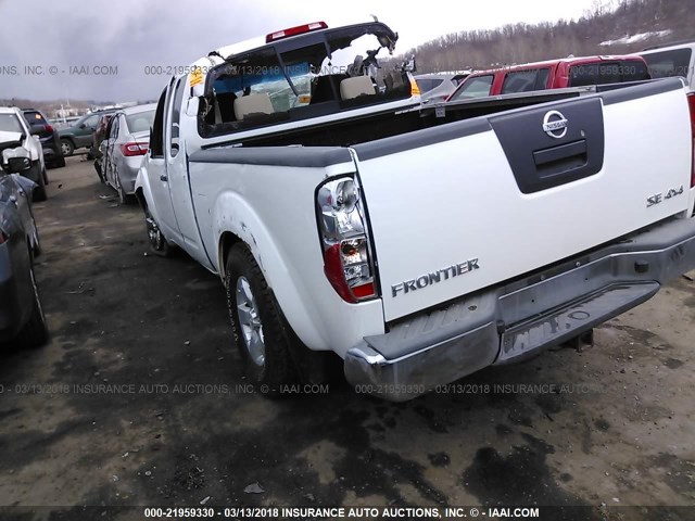 1N6AD06W99C416951 - 2009 NISSAN FRONTIER KING CAB SE/LE/NISMO WHITE photo 3