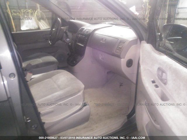 KNDUP132856746586 - 2005 KIA SEDONA EX/LX GRAY photo 5