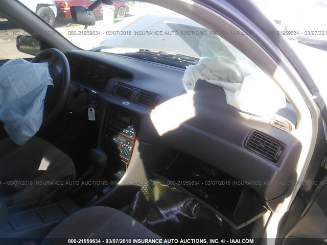 4T1BG28K7XU602107 - 1999 TOYOTA CAMRY CE/LE/XLE ოქროსფერი ფოტო 5