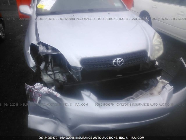 2T1KR32E36C557010 - 2006 TOYOTA COROLLA MATRIX XR SILVER photo 6