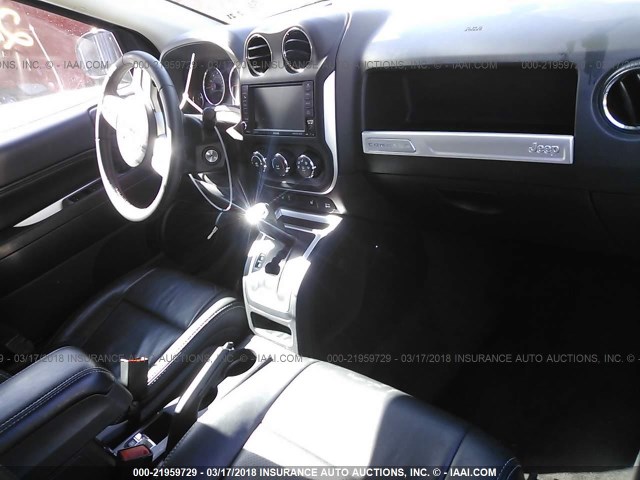 1C4NJDEBXGD681307 - 2016 JEEP COMPASS LATITUDE 黑色 照片 5