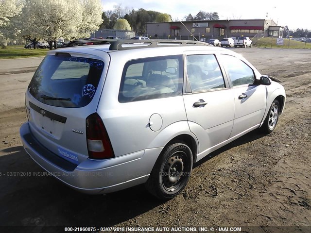 1FAFP36NX5W240497 - 2005 FORD FOCUS ZXW GRAY photo 4