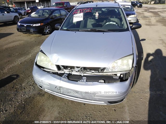 1FAFP36NX5W240497 - 2005 FORD FOCUS ZXW GRAY photo 6