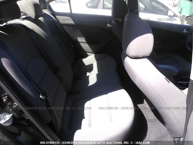 3KPFK4A74HE092384 - 2017 KIA FORTE LX BLACK photo 8