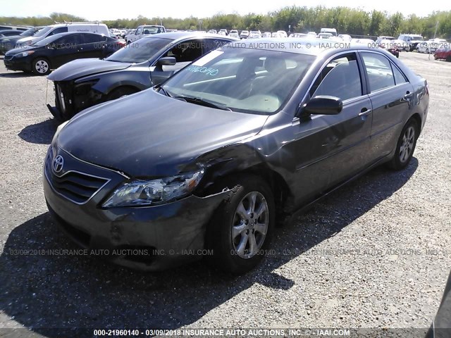 4T4BF3EK7BR145875 - 2011 TOYOTA CAMRY SE/LE/XLE ნაცრისფერი ფოტო 2