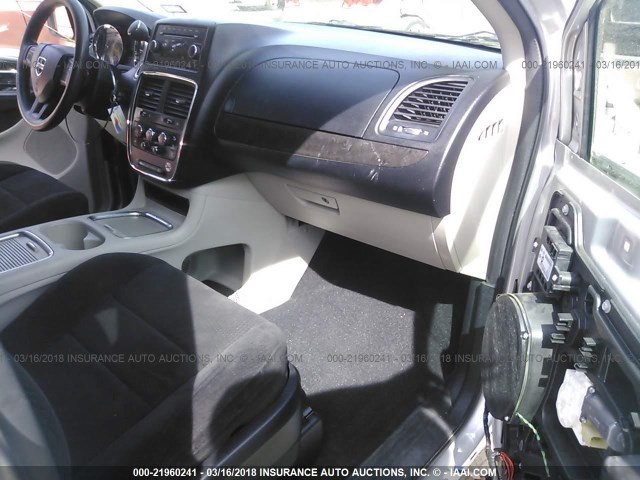 2C4RDGCG4CR294882 - 2012 DODGE GRAND CARAVAN SXT SILVER photo 5