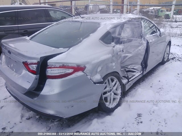 3FA6P0H78FR242959 - 2015 FORD FUSION SE SILVER photo 4