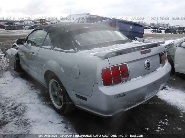 1ZVFT85H555192215 - 2005 FORD MUSTANG GT SILVER photo 3