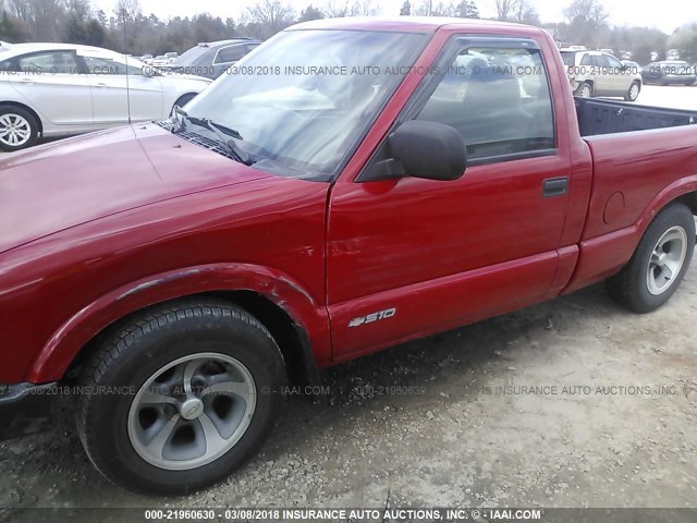 1GCCS1447W8145928 - 1998 CHEVROLET S TRUCK S10 RED photo 6