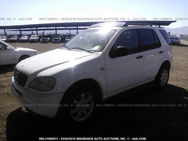 4JGAB72E7XA080901 - 1999 MERCEDES-BENZ ML 430 白色 照片 2