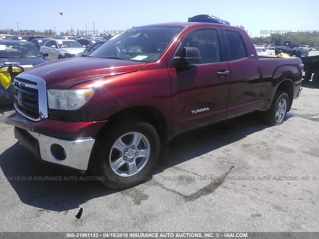 5TFRM5F13AX015366 - 2010 TOYOTA TUNDRA DOUBLE CAB SR5 RED photo 2